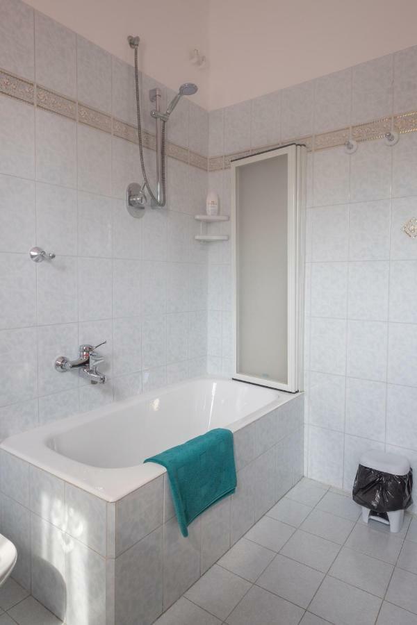 B&B Le Camelie Бареджо Экстерьер фото