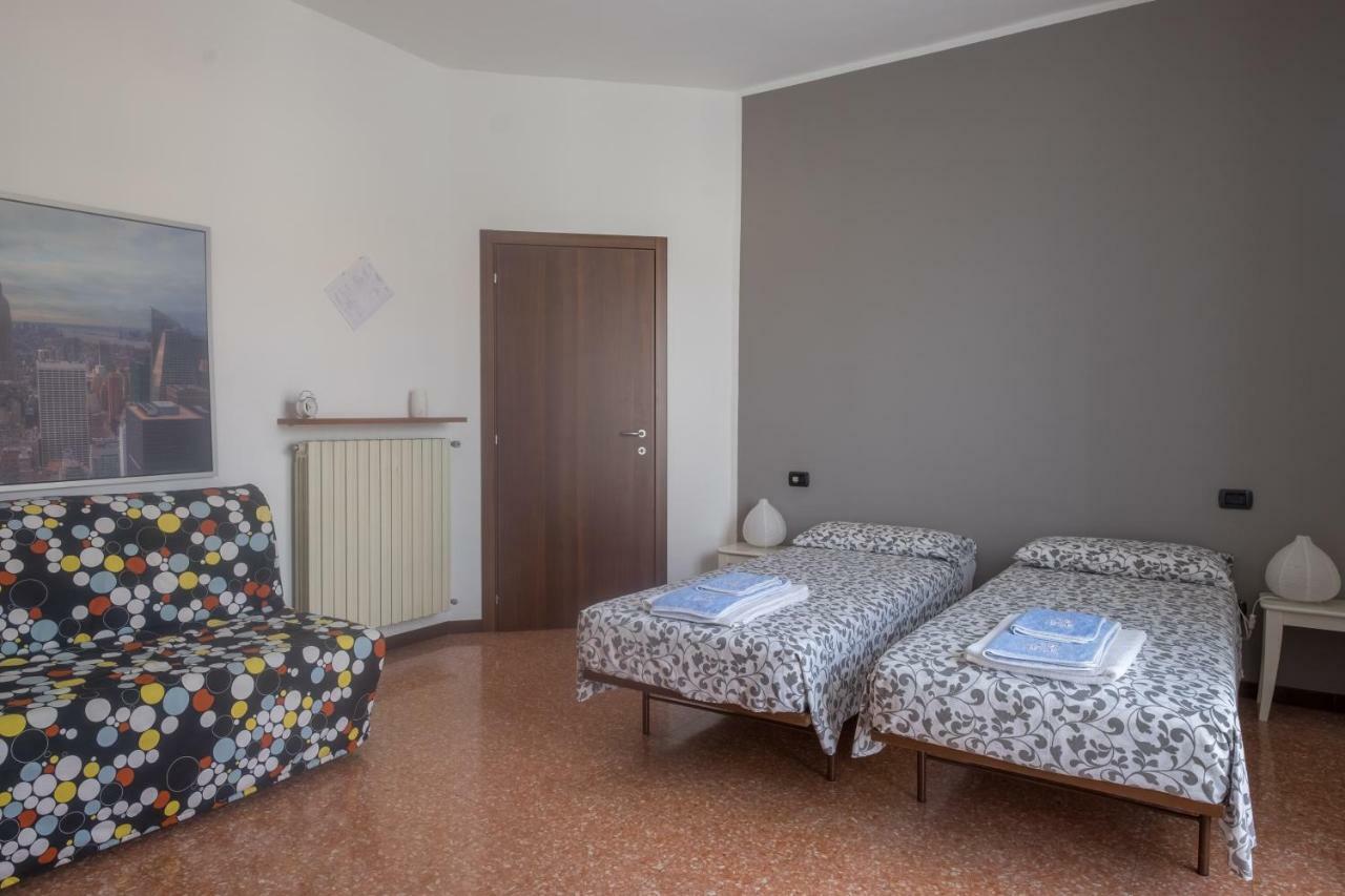 B&B Le Camelie Бареджо Экстерьер фото
