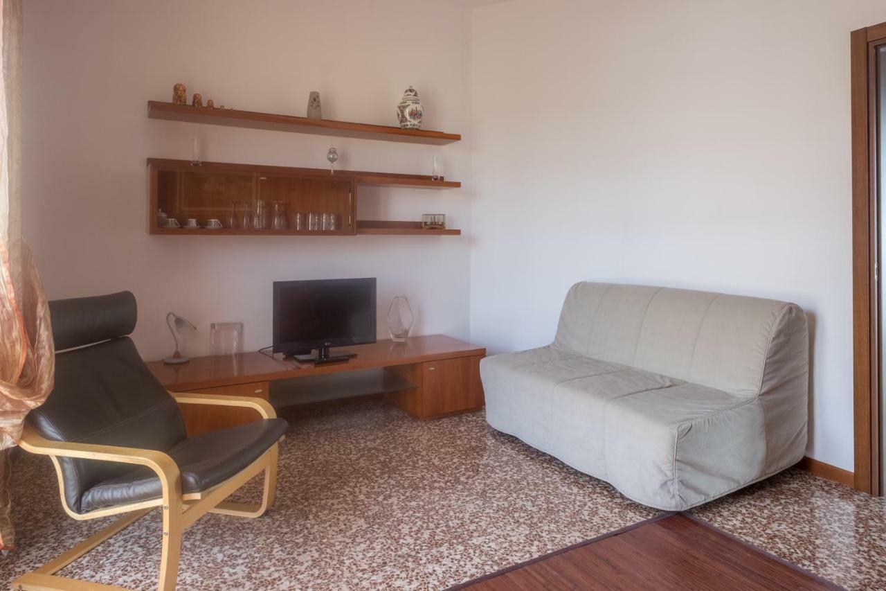 B&B Le Camelie Бареджо Экстерьер фото
